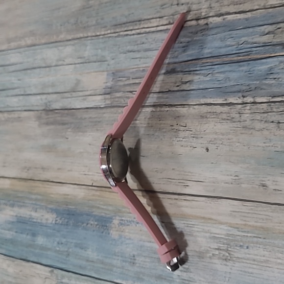 Geneva Silicone Watch Analog. - Picture 8 of 10